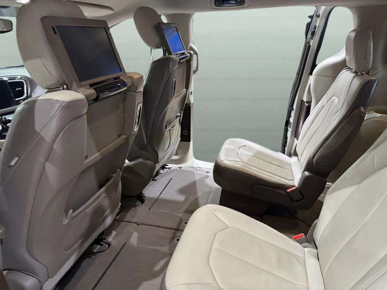 Chrysler Pacifica Touring-L Plus FWD 2017