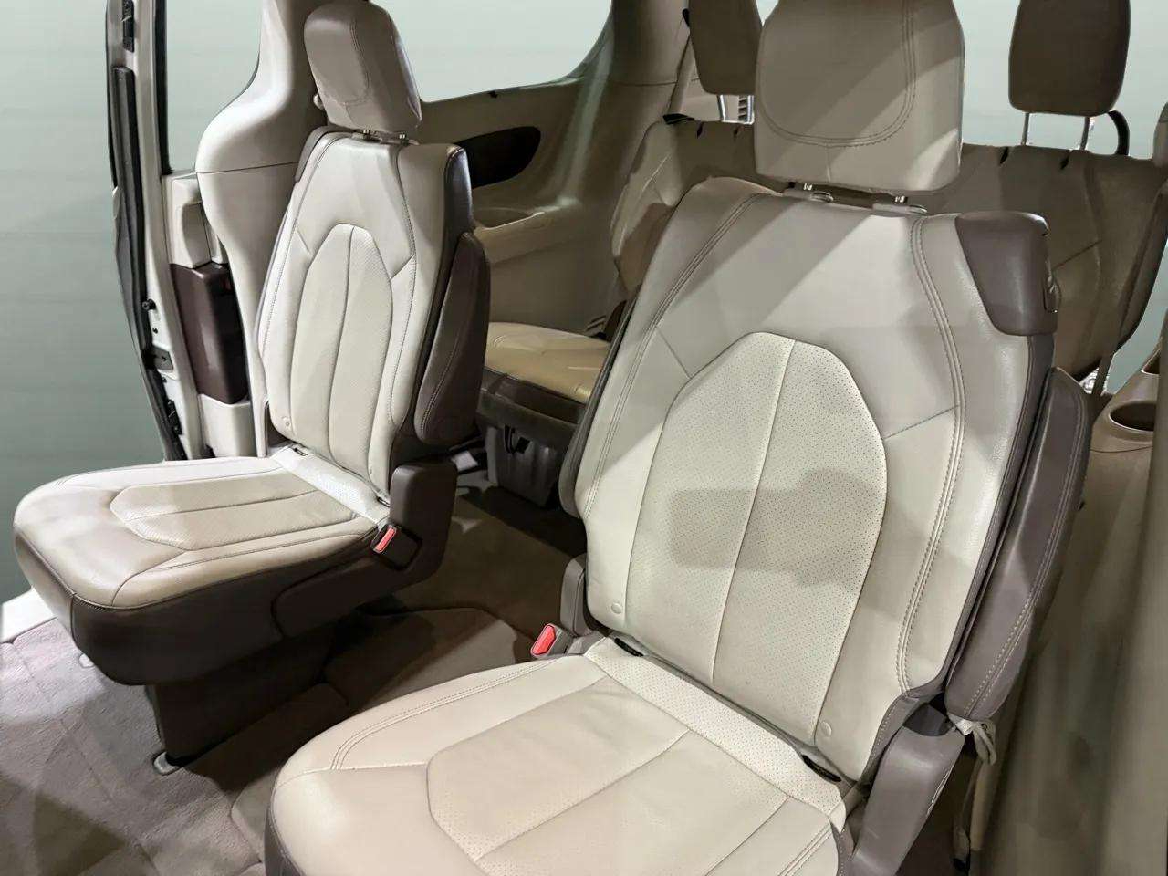 Chrysler Pacifica Touring-L Plus FWD 2017