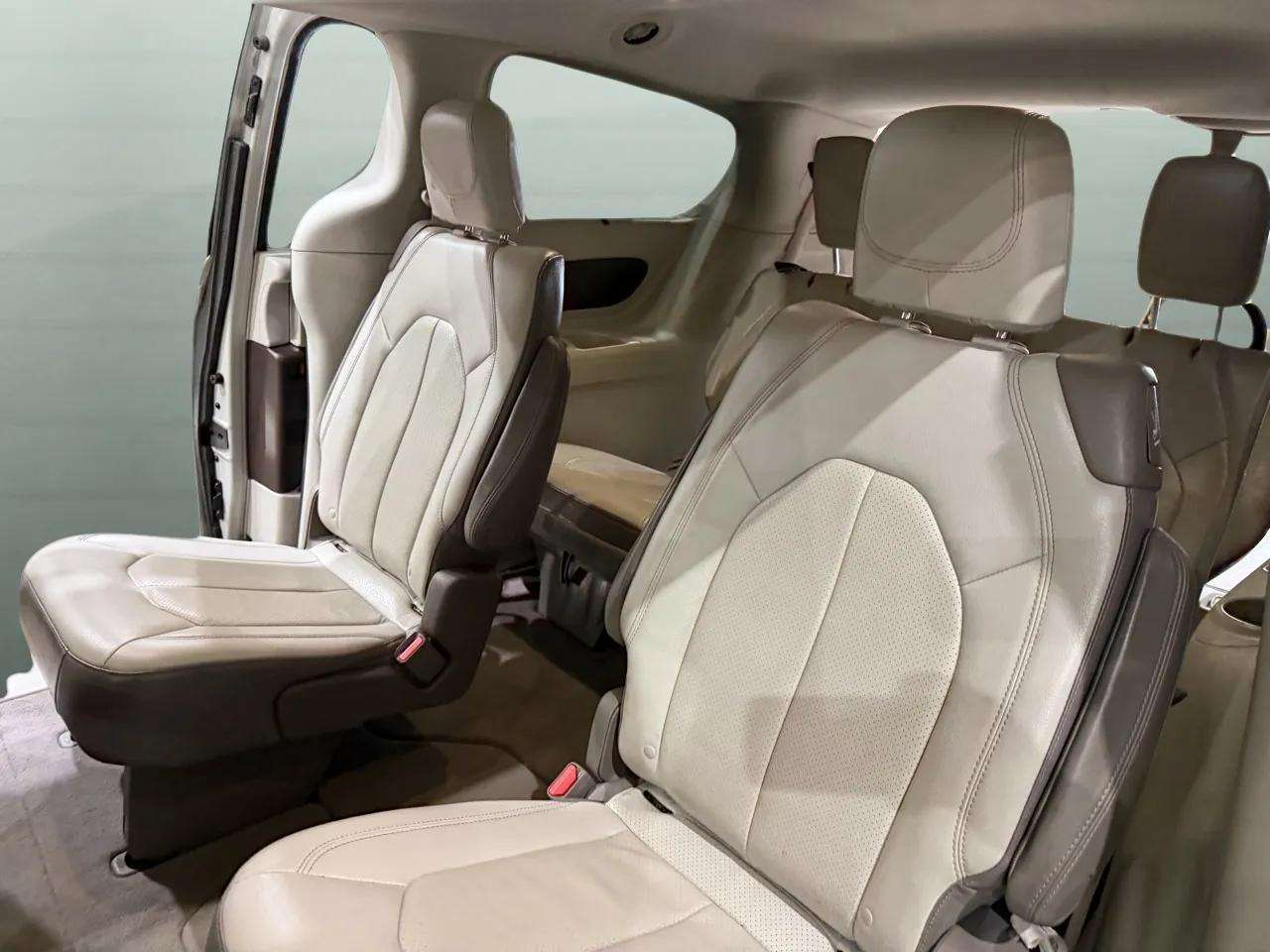 Chrysler Pacifica Touring-L Plus FWD 2017