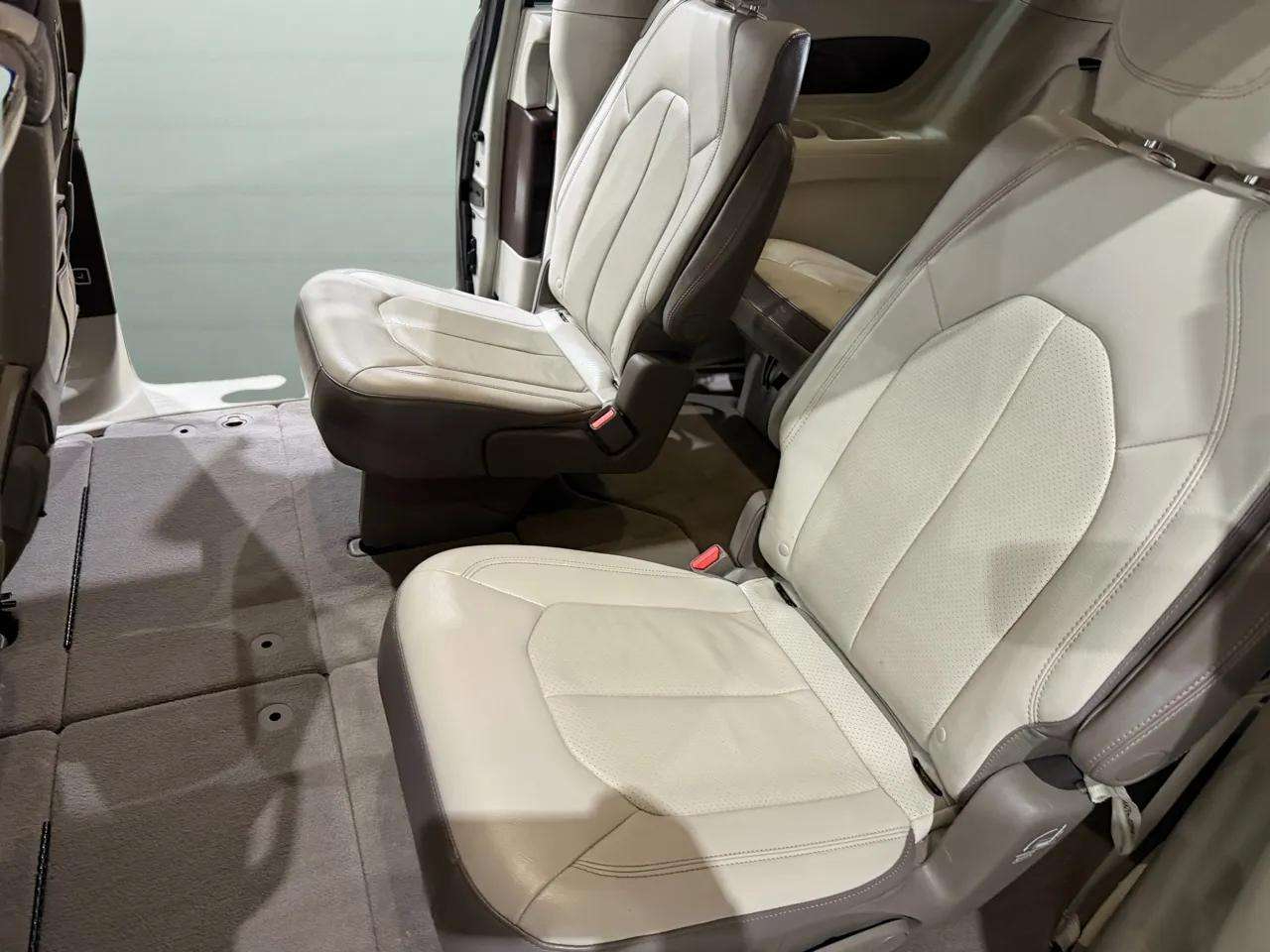 Chrysler Pacifica Touring-L Plus FWD 2017