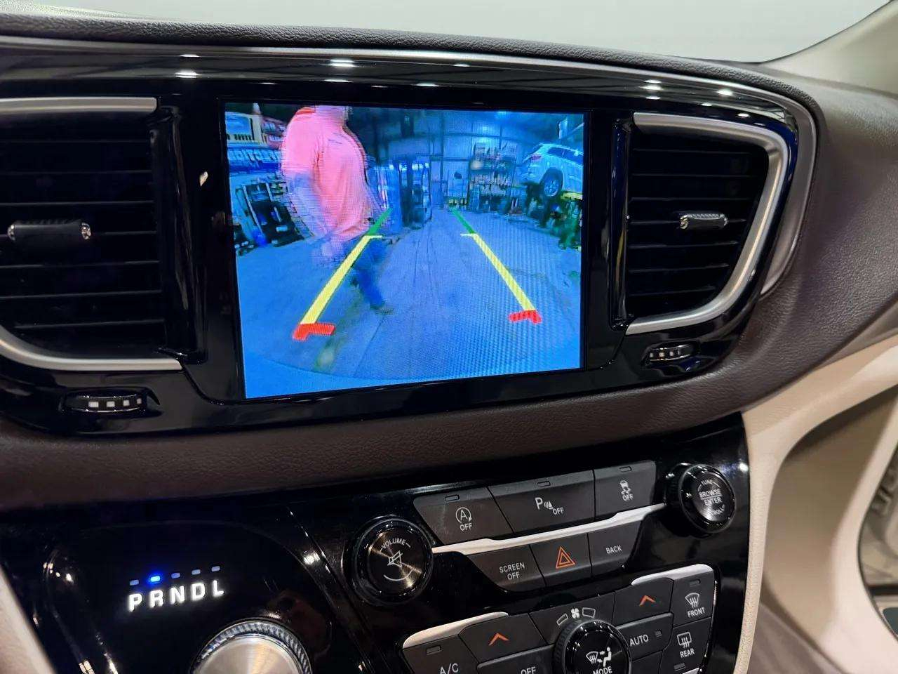 Chrysler Pacifica Touring-L Plus FWD 2017