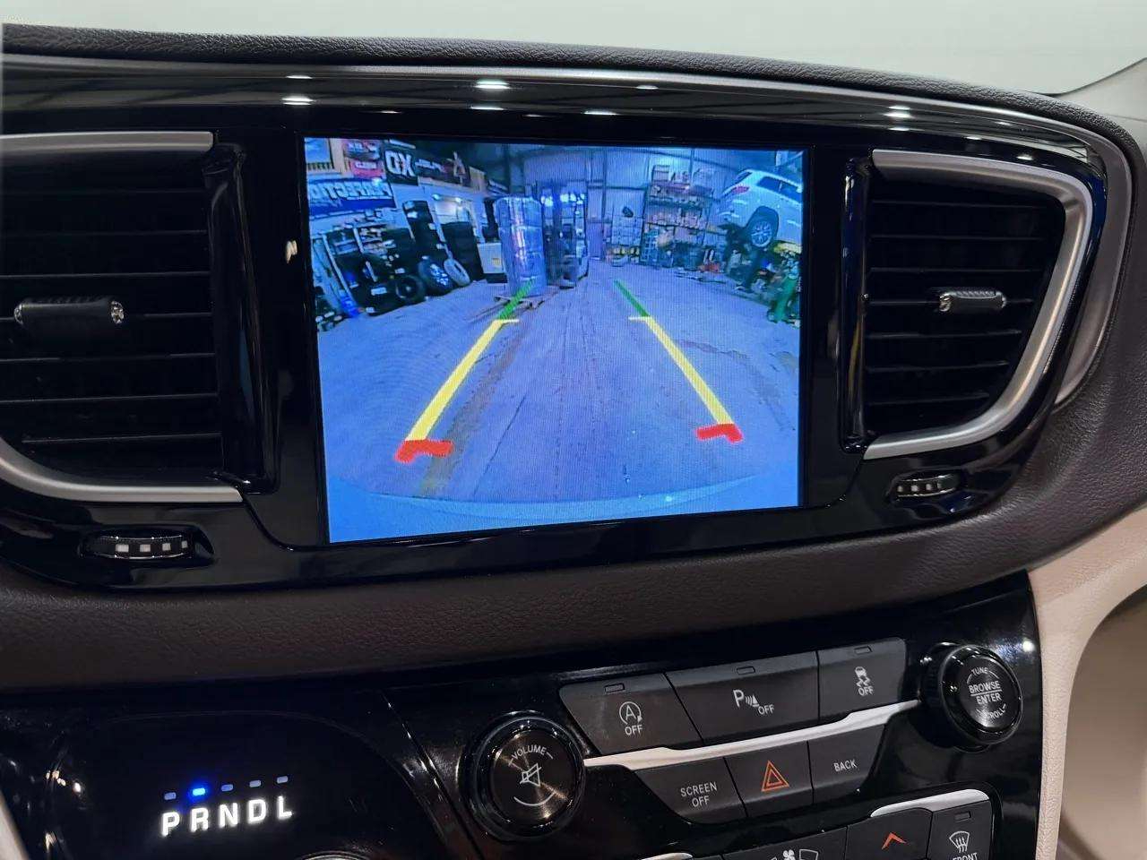 Chrysler Pacifica Touring-L Plus FWD 2017