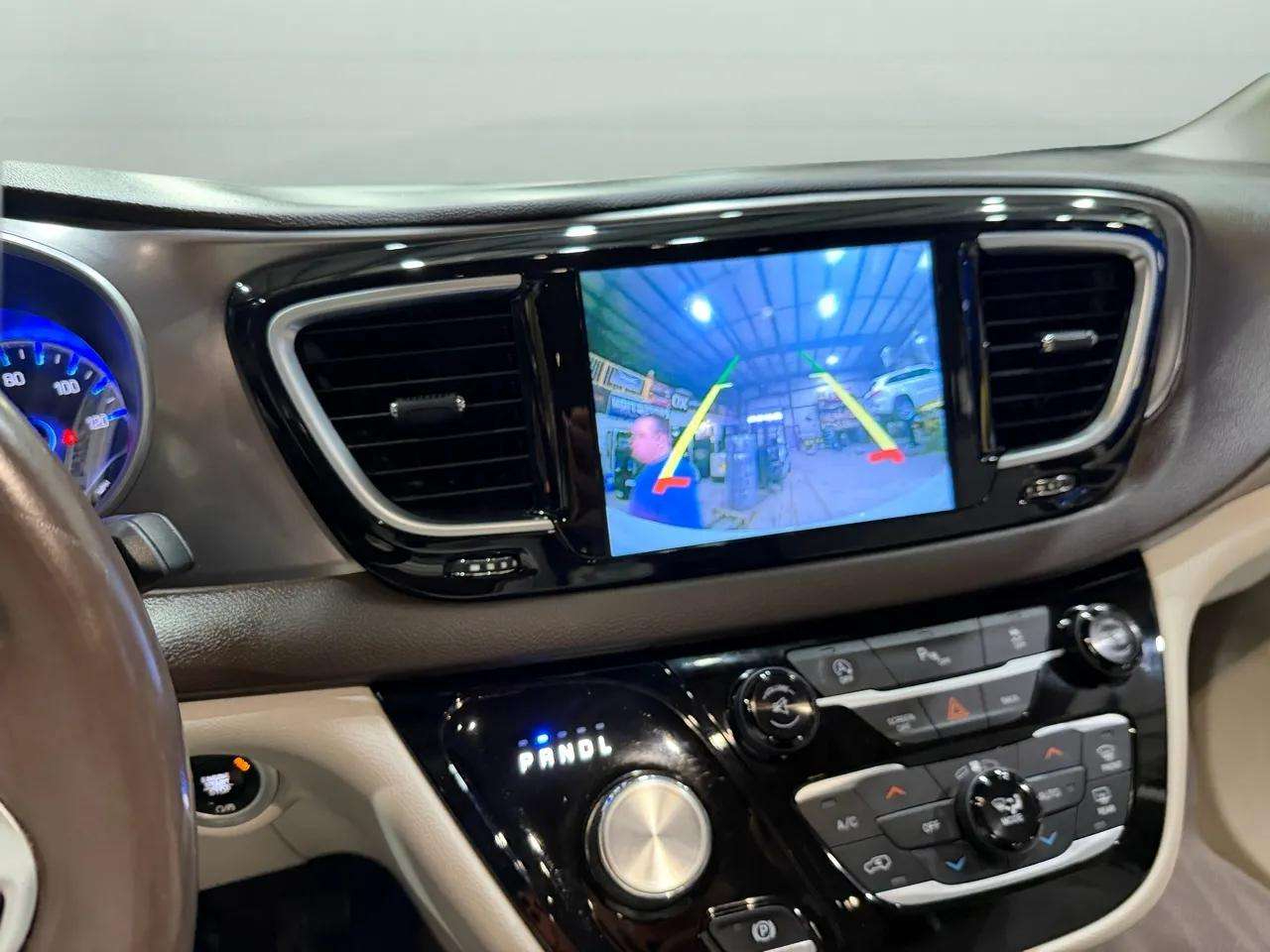 Chrysler Pacifica Touring-L Plus FWD 2017