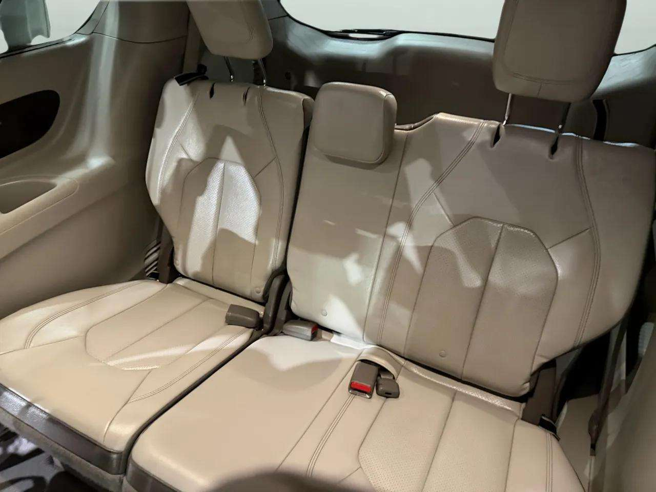 Chrysler Pacifica Touring-L Plus FWD 2017