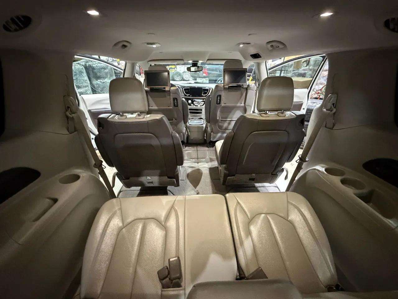 Chrysler Pacifica Touring-L Plus FWD 2017