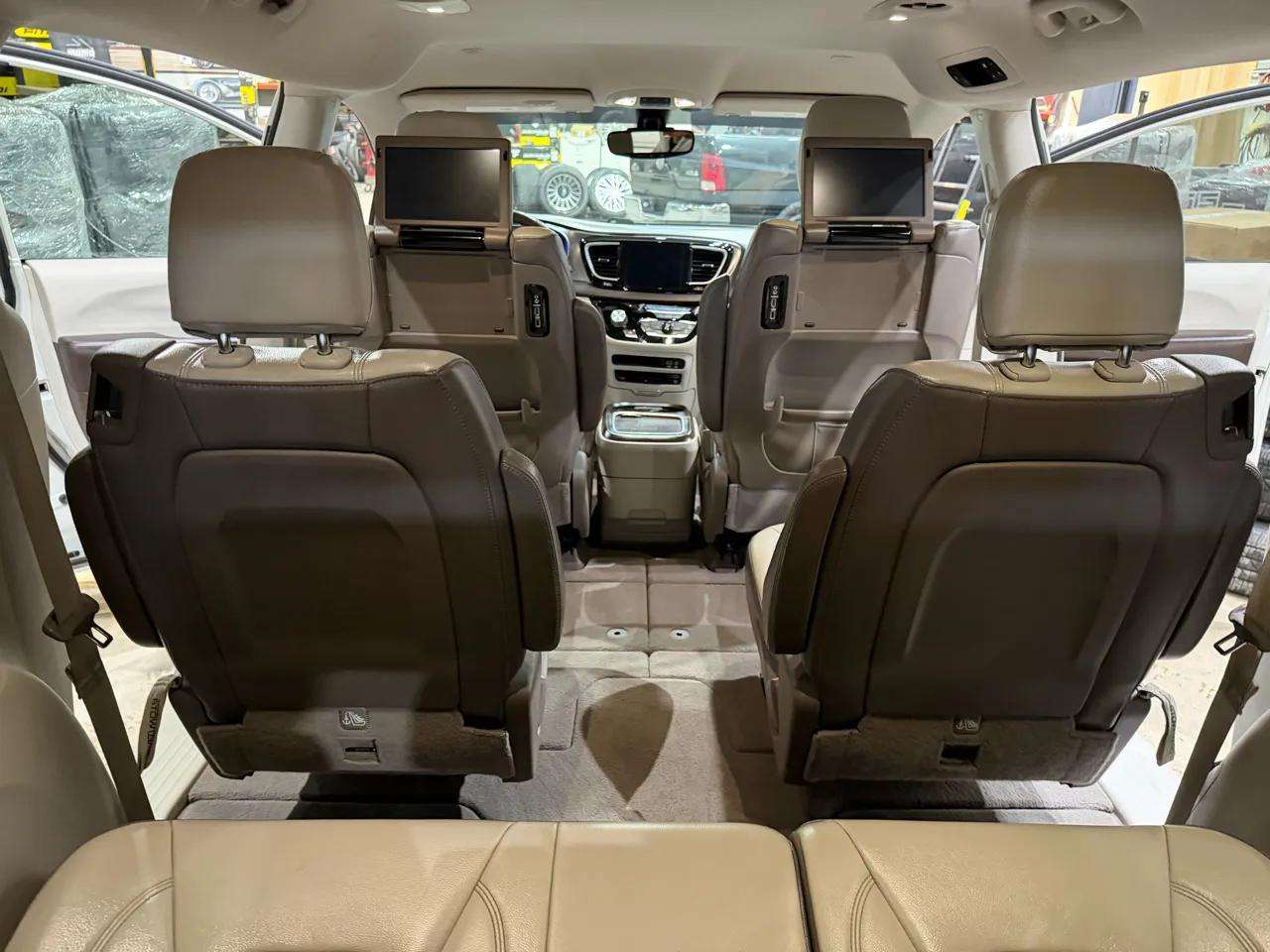 Chrysler Pacifica Touring-L Plus FWD 2017