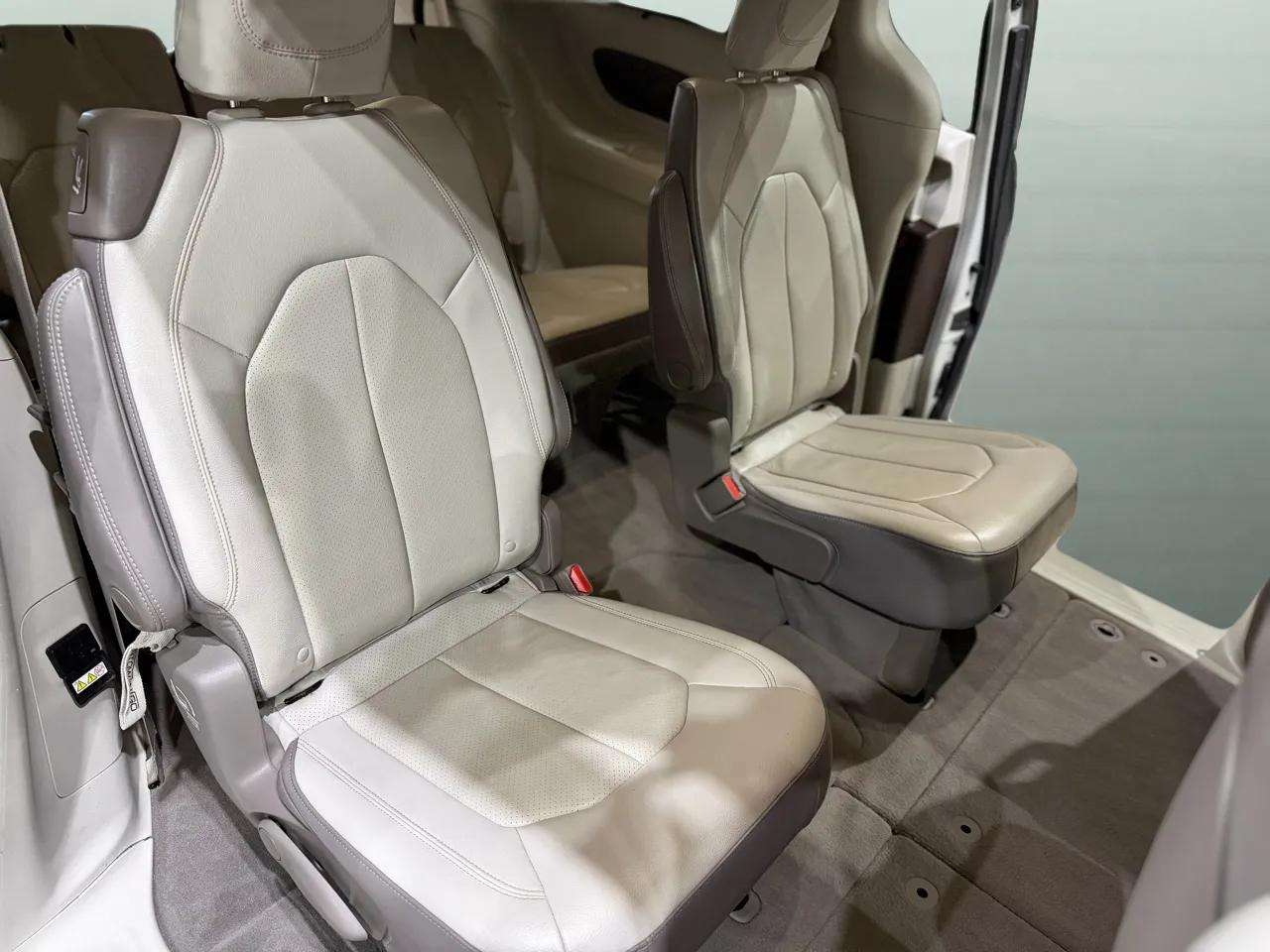 Chrysler Pacifica Touring-L Plus FWD 2017