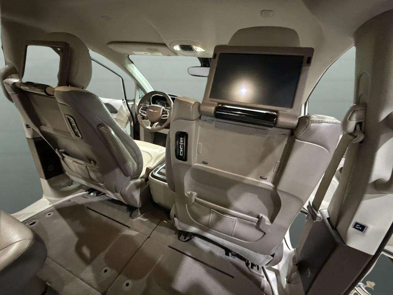 Chrysler Pacifica Touring-L Plus FWD 2017