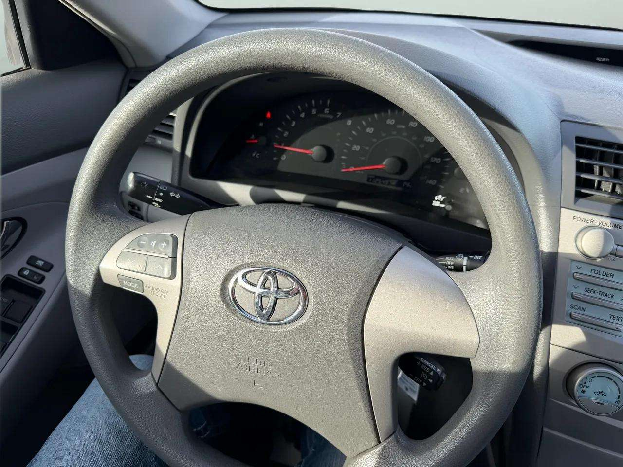 Toyota Camry 4dr Sdn I4 Man (Natl) 2009