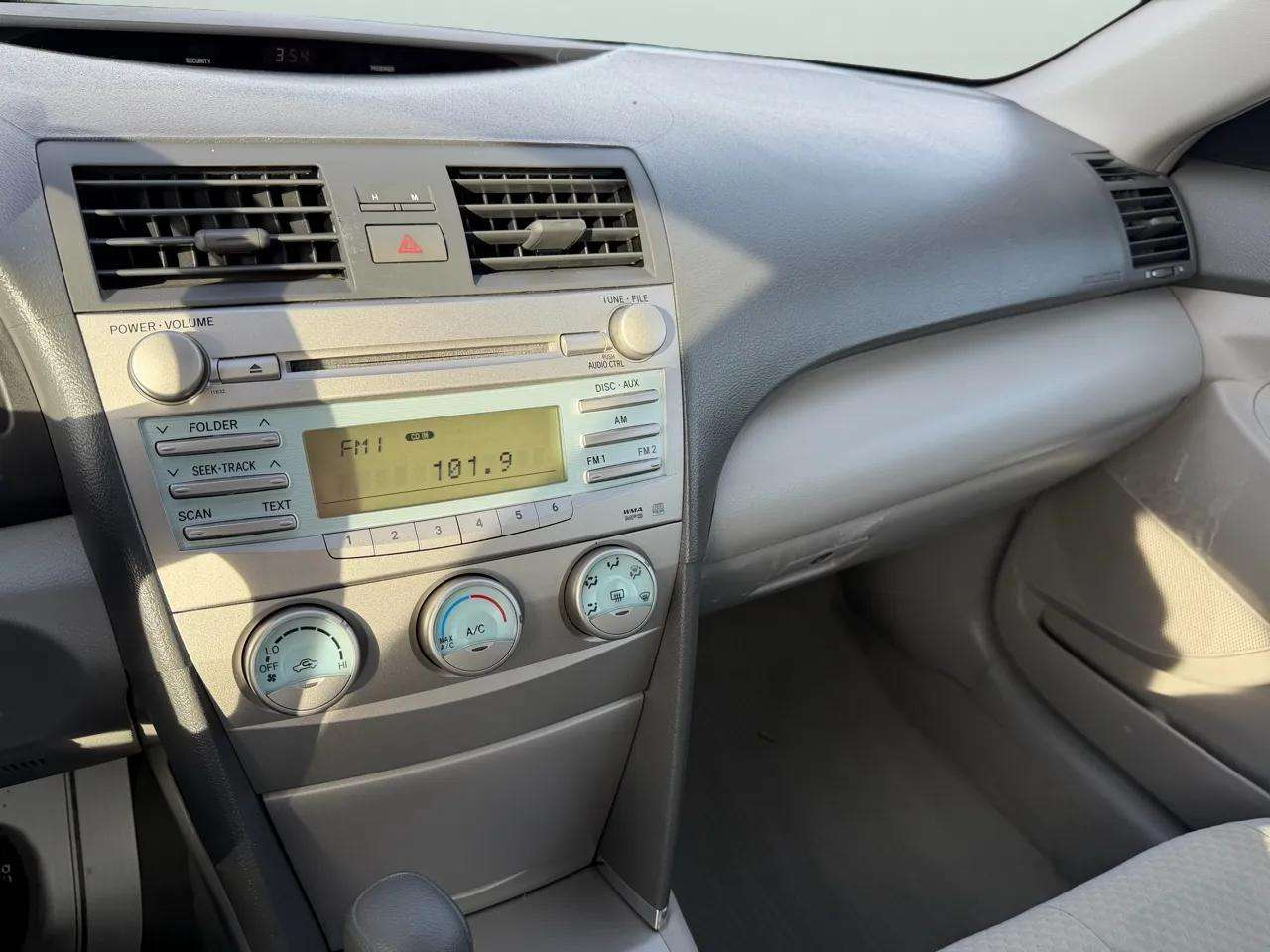 Toyota Camry 4dr Sdn I4 Man (Natl) 2009