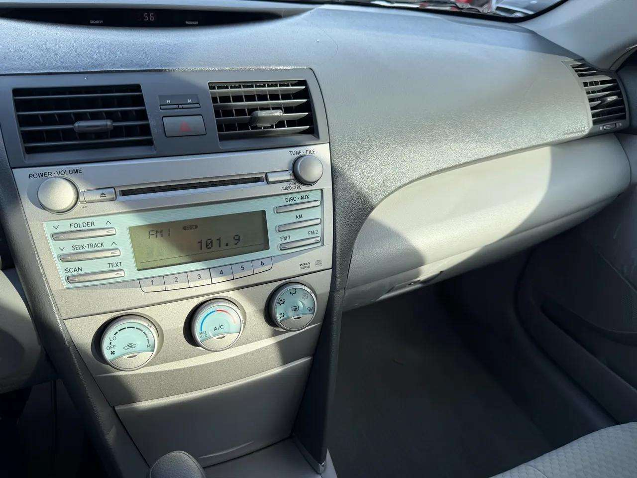 Toyota Camry 4dr Sdn I4 Man (Natl) 2009