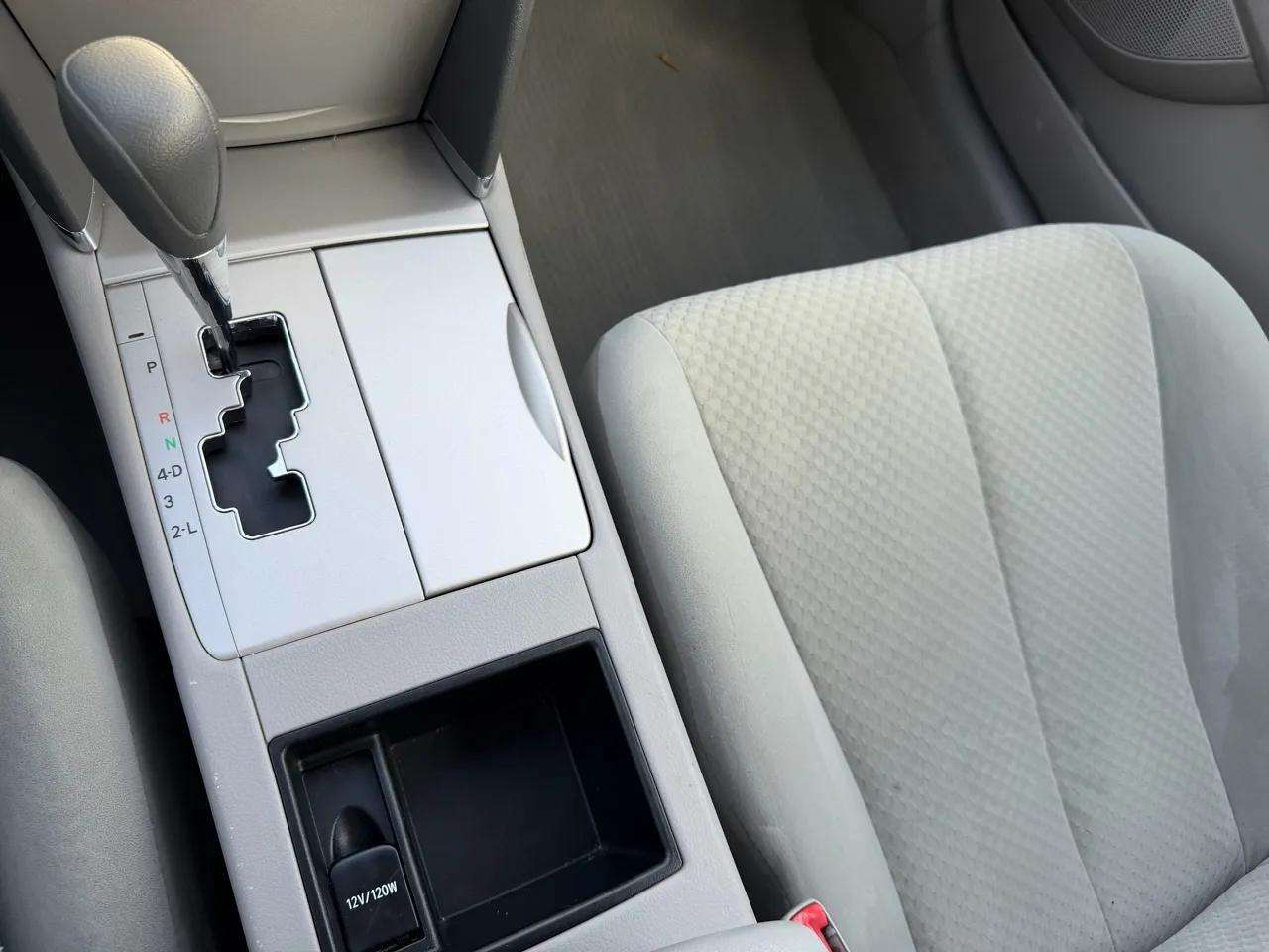 Toyota Camry 4dr Sdn I4 Man (Natl) 2009