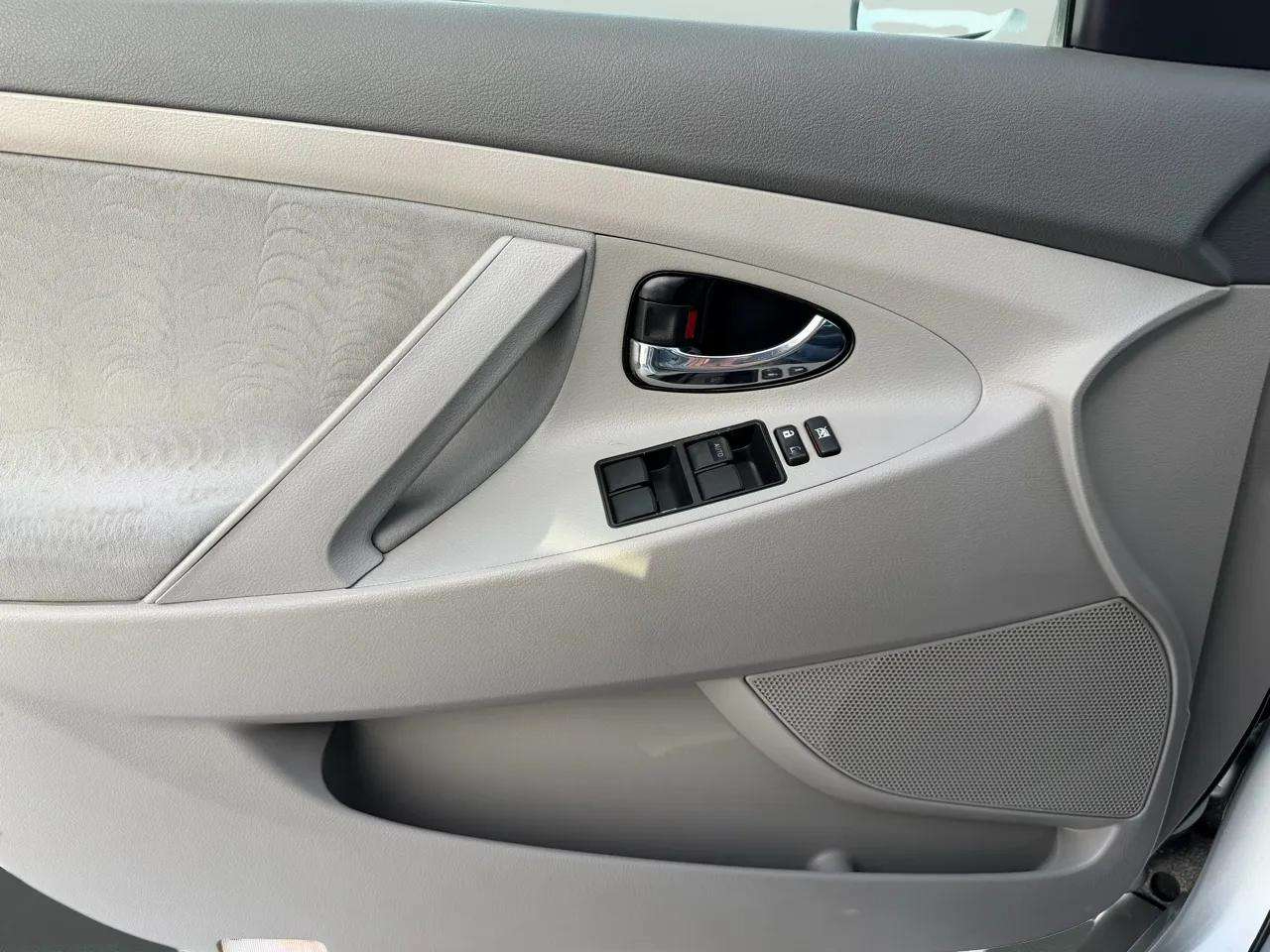 Toyota Camry 4dr Sdn I4 Man (Natl) 2009