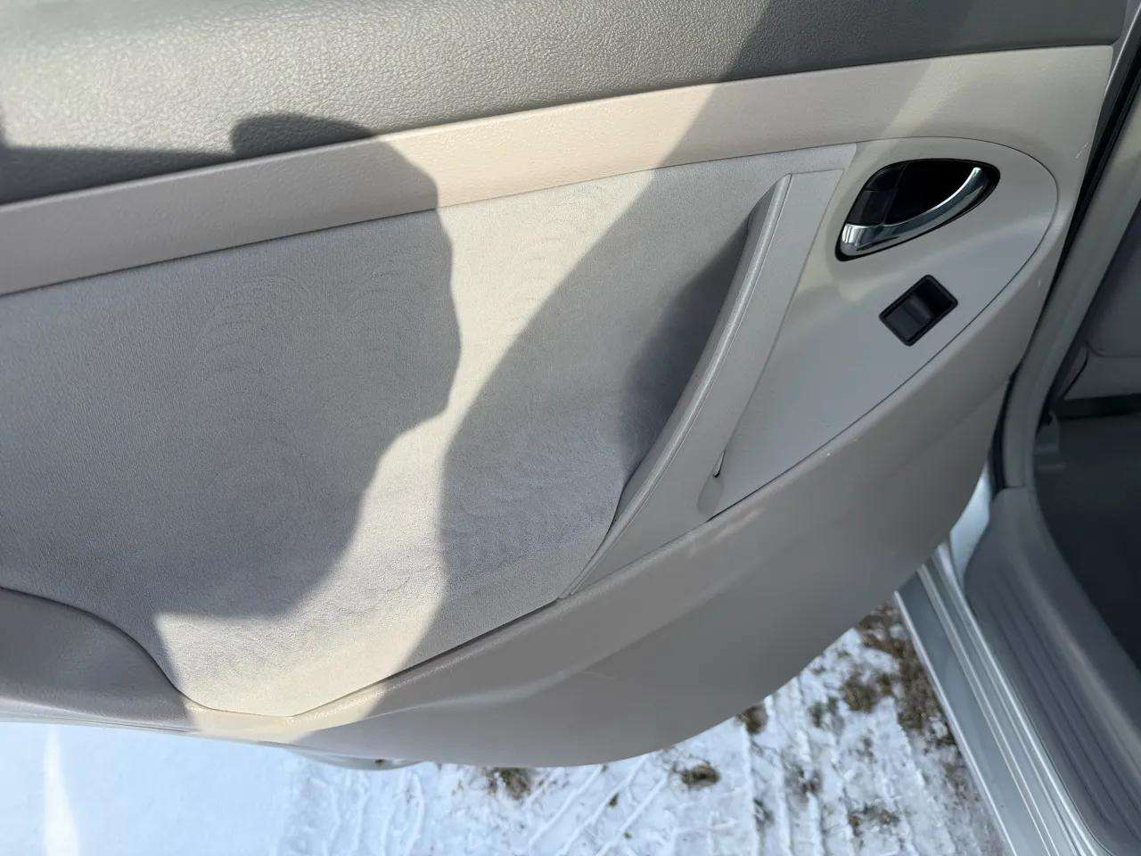 Toyota Camry 4dr Sdn I4 Man (Natl) 2009