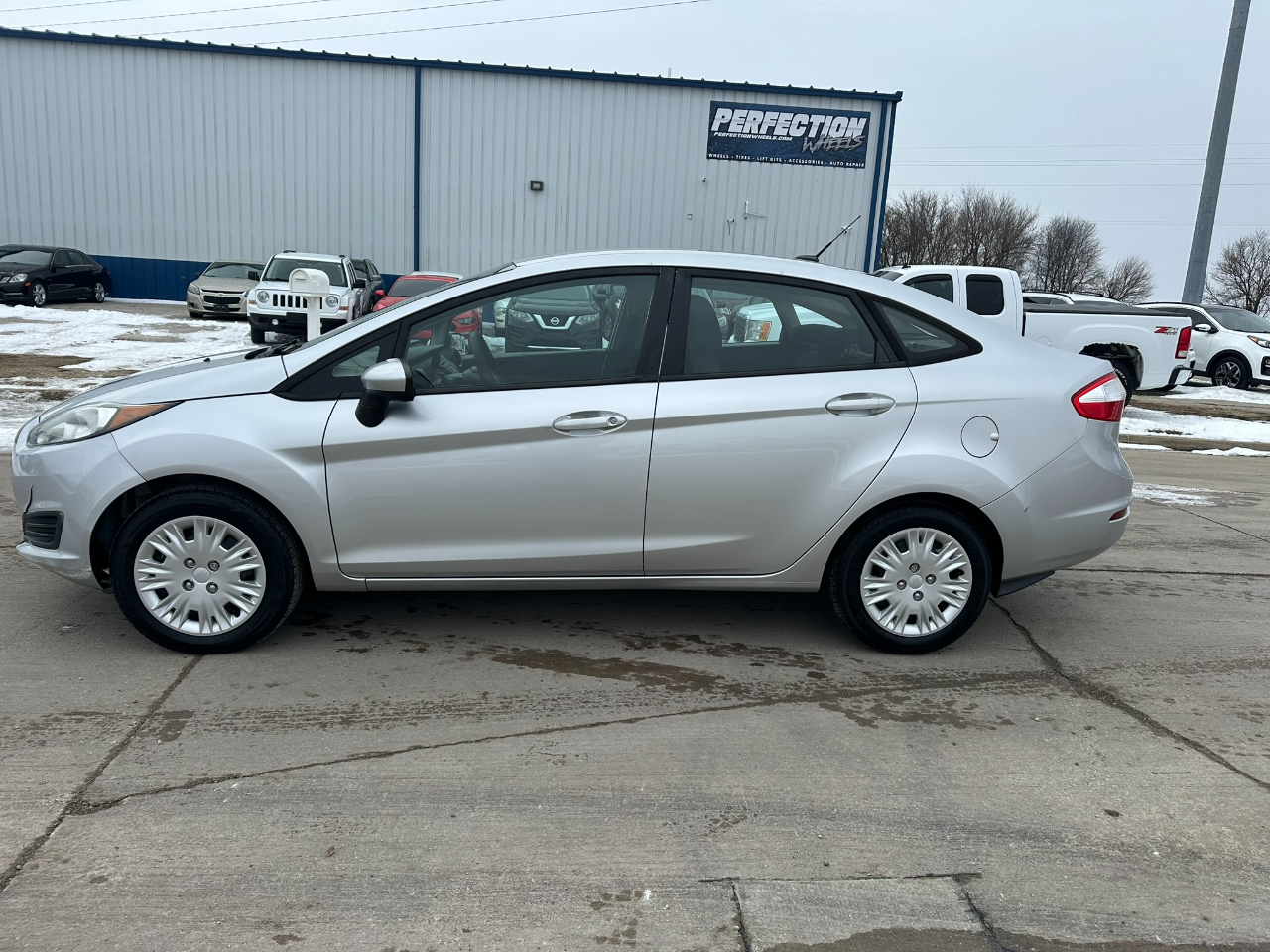 Ford Fiesta 4dr Sdn S 2015