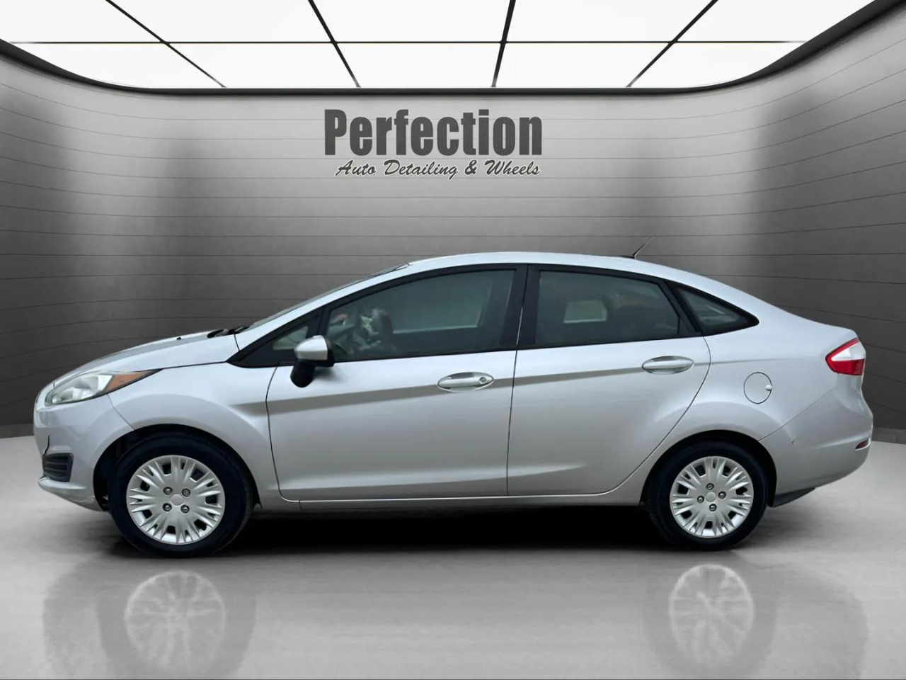 Ford Fiesta 4dr Sdn S 2015
