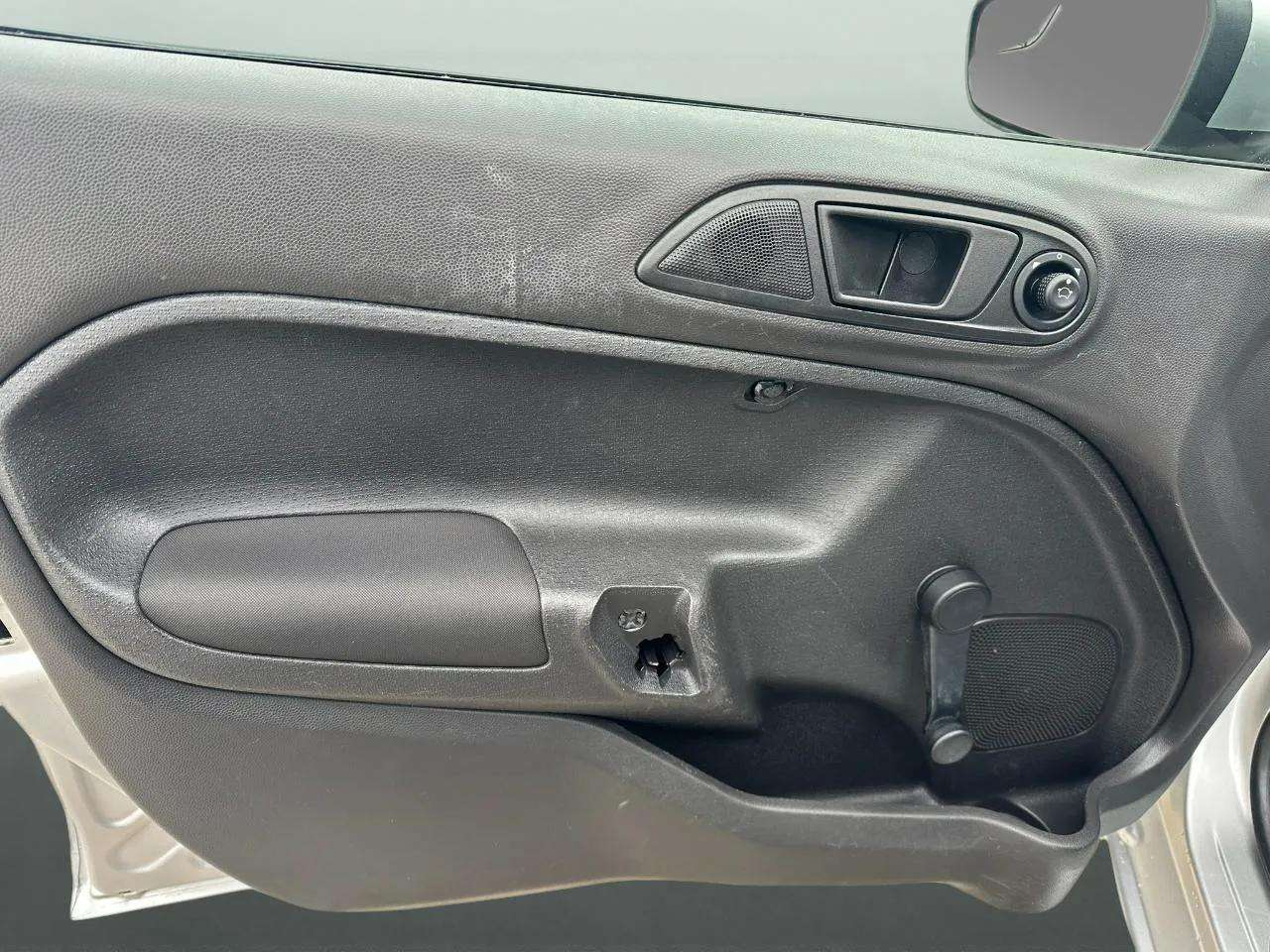 Ford Fiesta 4dr Sdn S 2015