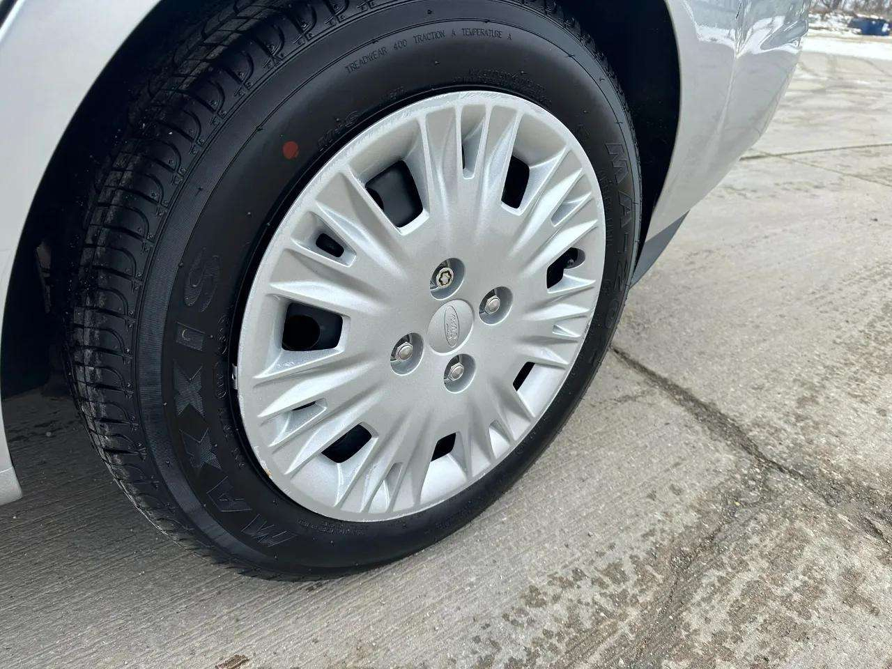 Ford Fiesta 4dr Sdn S 2015