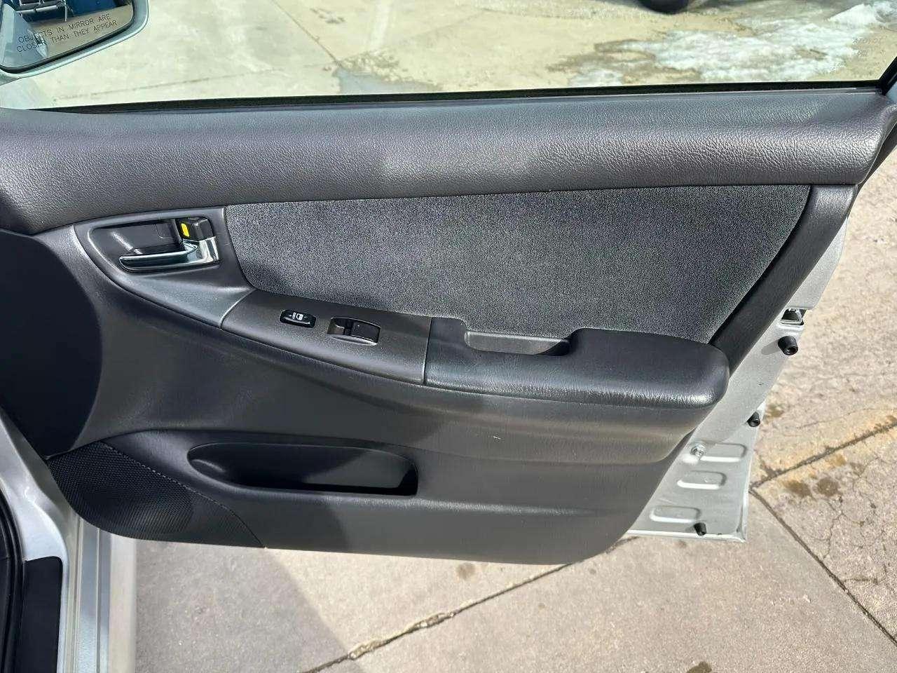 Toyota Corolla 4dr Sdn Man CE (Natl) 2008