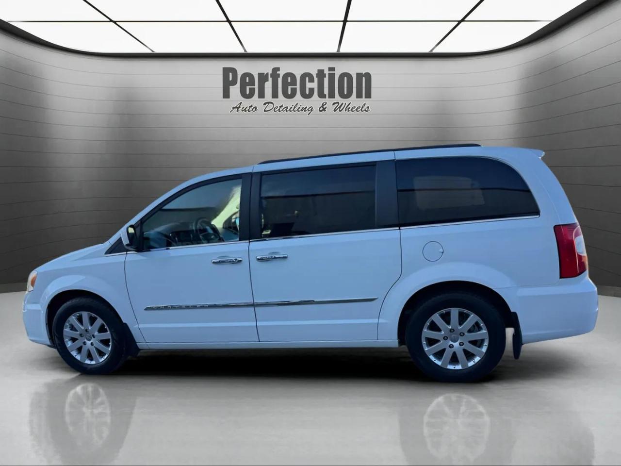 Chrysler Town & Country 4dr Wgn Touring 2014