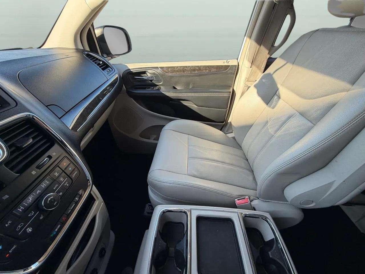 Chrysler Town & Country 4dr Wgn Touring 2014