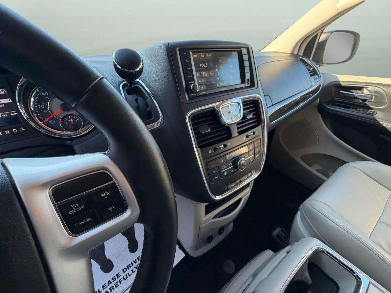 Chrysler Town & Country 4dr Wgn Touring 2014