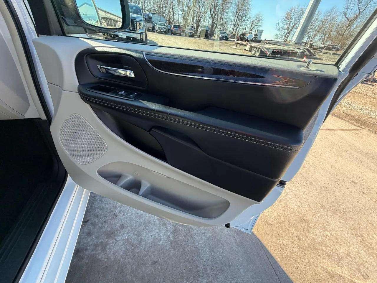 Chrysler Town & Country 4dr Wgn Touring 2014