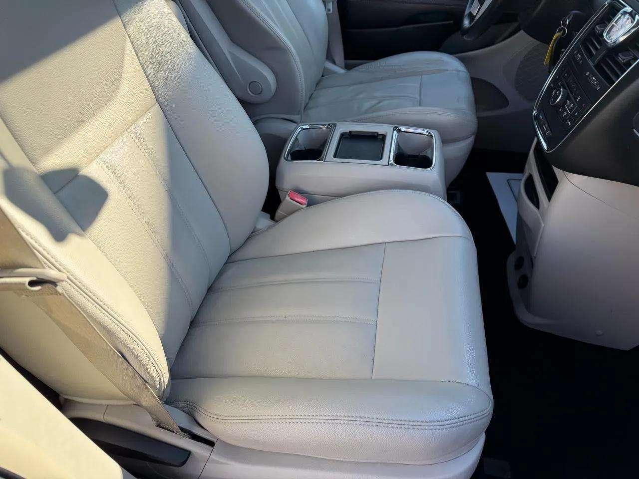 Chrysler Town & Country 4dr Wgn Touring 2014