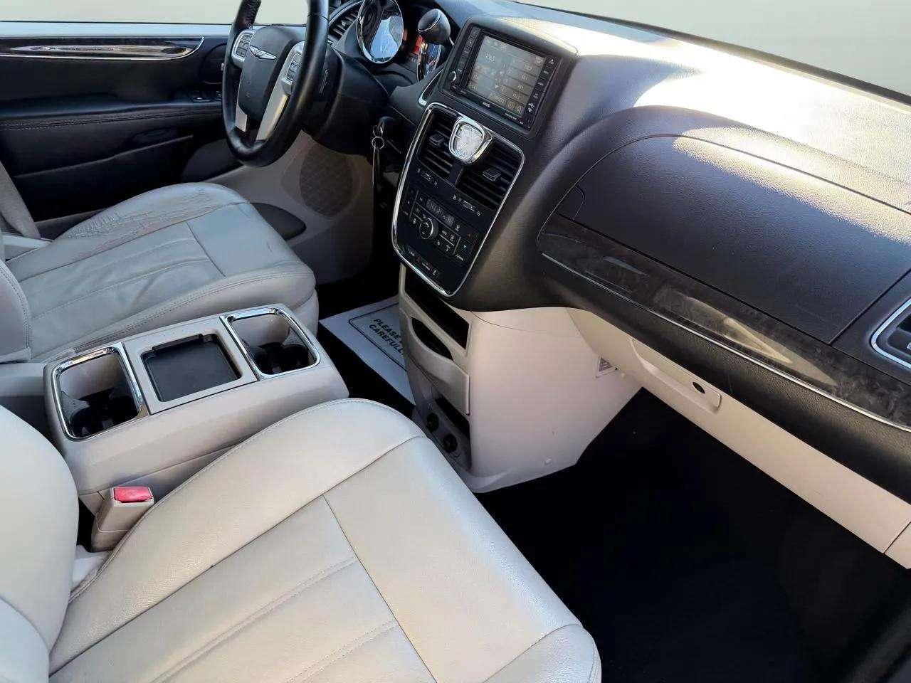 Chrysler Town & Country 4dr Wgn Touring 2014