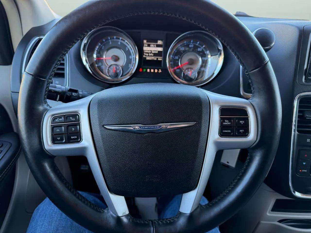 Chrysler Town & Country 4dr Wgn Touring 2014