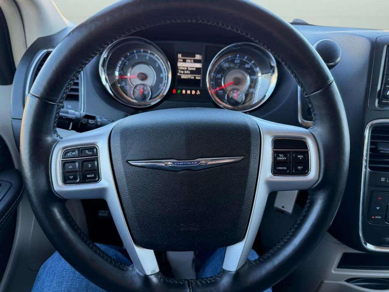 Chrysler Town & Country 4dr Wgn Touring 2014