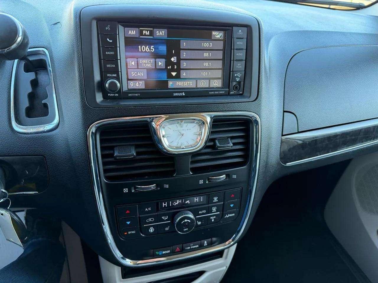 Chrysler Town & Country 4dr Wgn Touring 2014