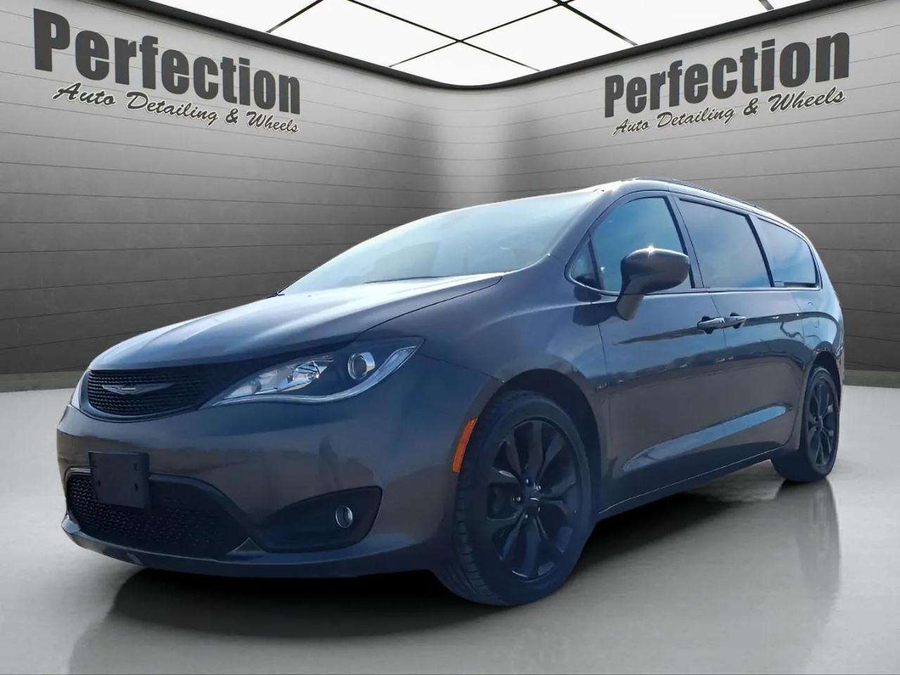 2020 Chrysler Pacifica Touring L Plus 35th Anniversary FWD *Ltd Avail*