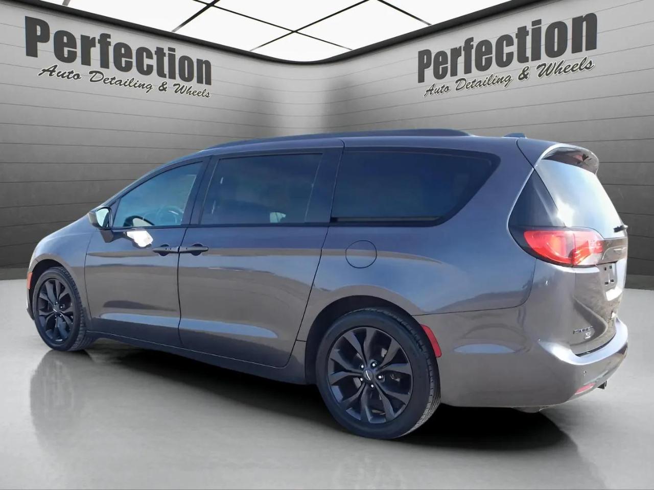 Chrysler Pacifica Touring L Plus 35th Anniversary FWD *Ltd Avail* 2020