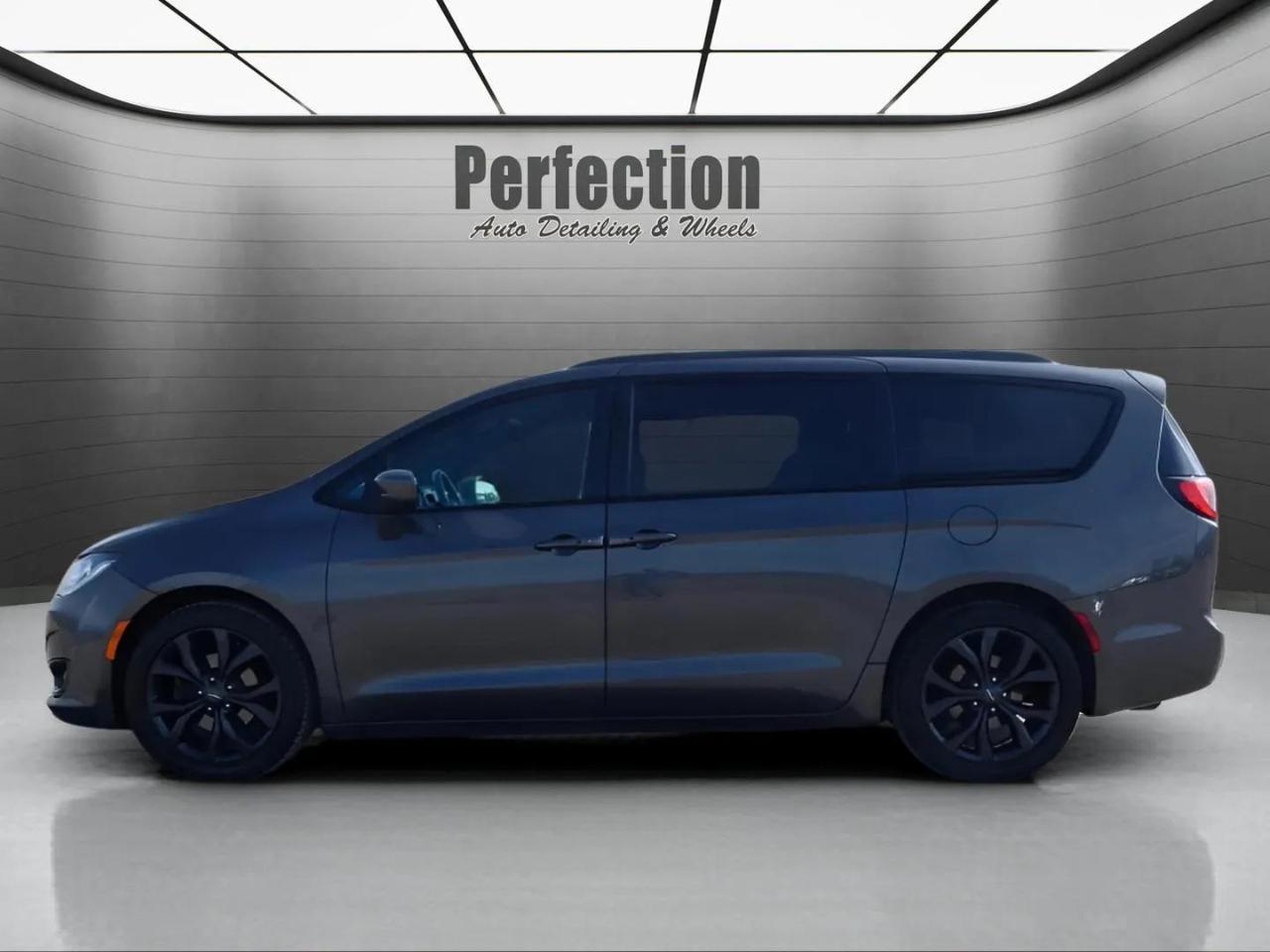 Chrysler Pacifica Touring L Plus 35th Anniversary FWD *Ltd Avail* 2020