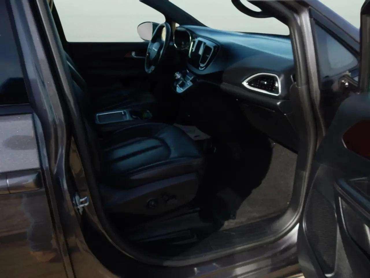 Chrysler Pacifica Touring L Plus 35th Anniversary FWD *Ltd Avail* 2020