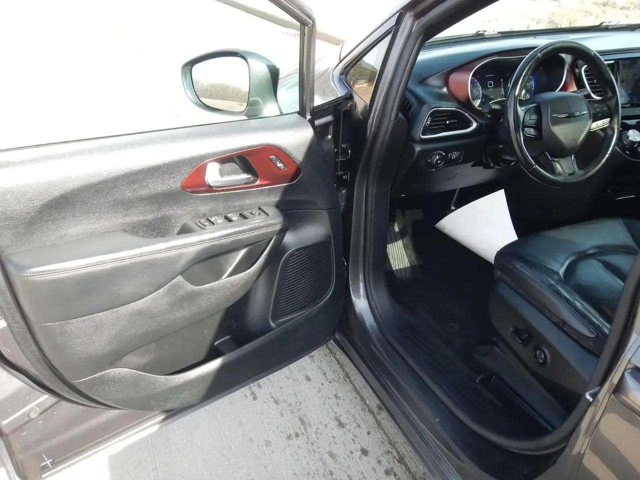 Chrysler Pacifica Touring L Plus 35th Anniversary FWD *Ltd Avail* 2020