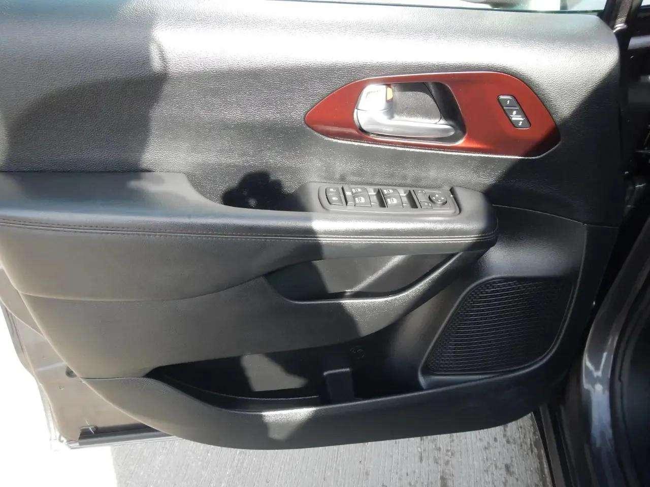 Chrysler Pacifica Touring L Plus 35th Anniversary FWD *Ltd Avail* 2020