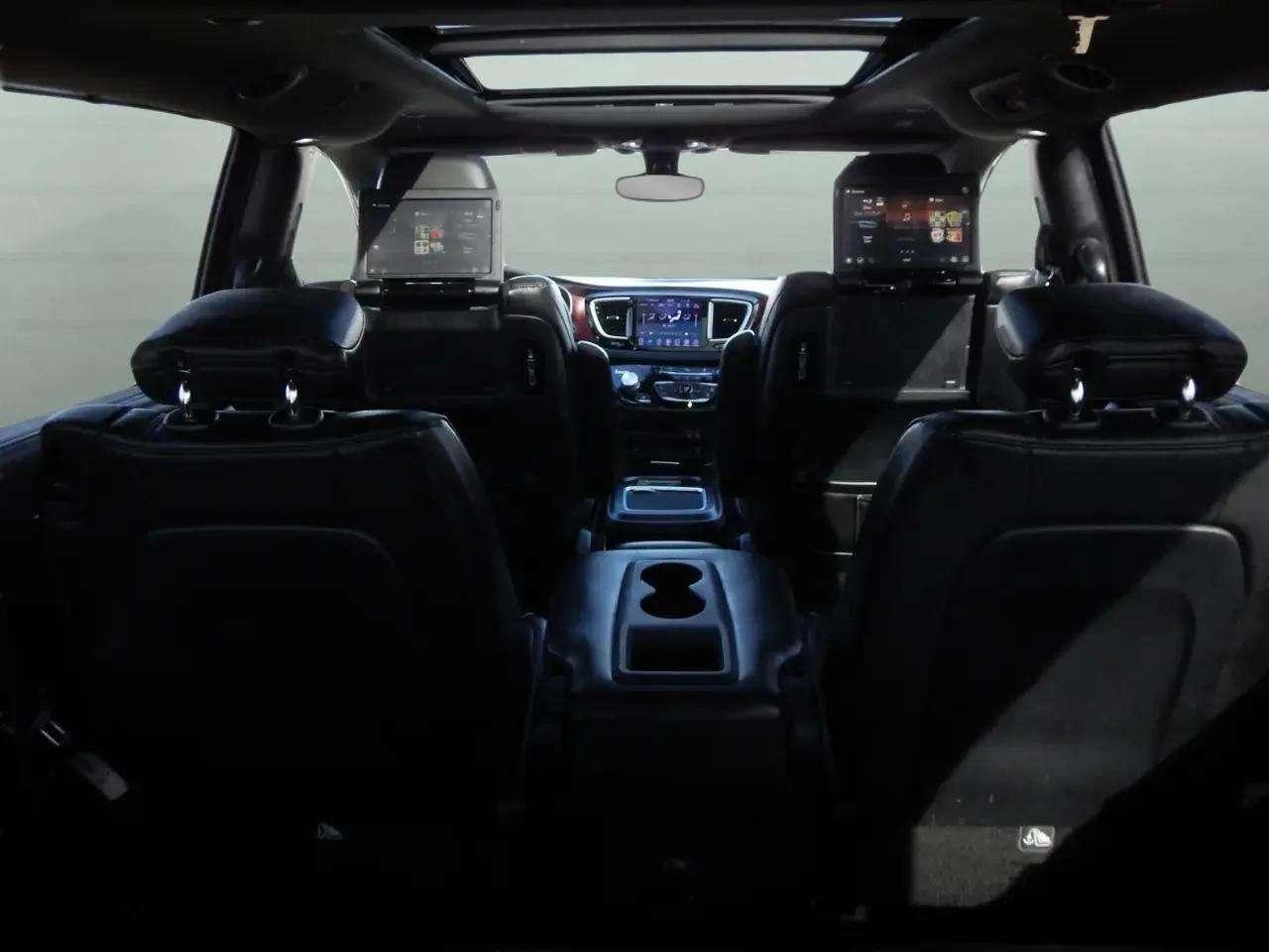 Chrysler Pacifica Touring L Plus 35th Anniversary FWD *Ltd Avail* 2020