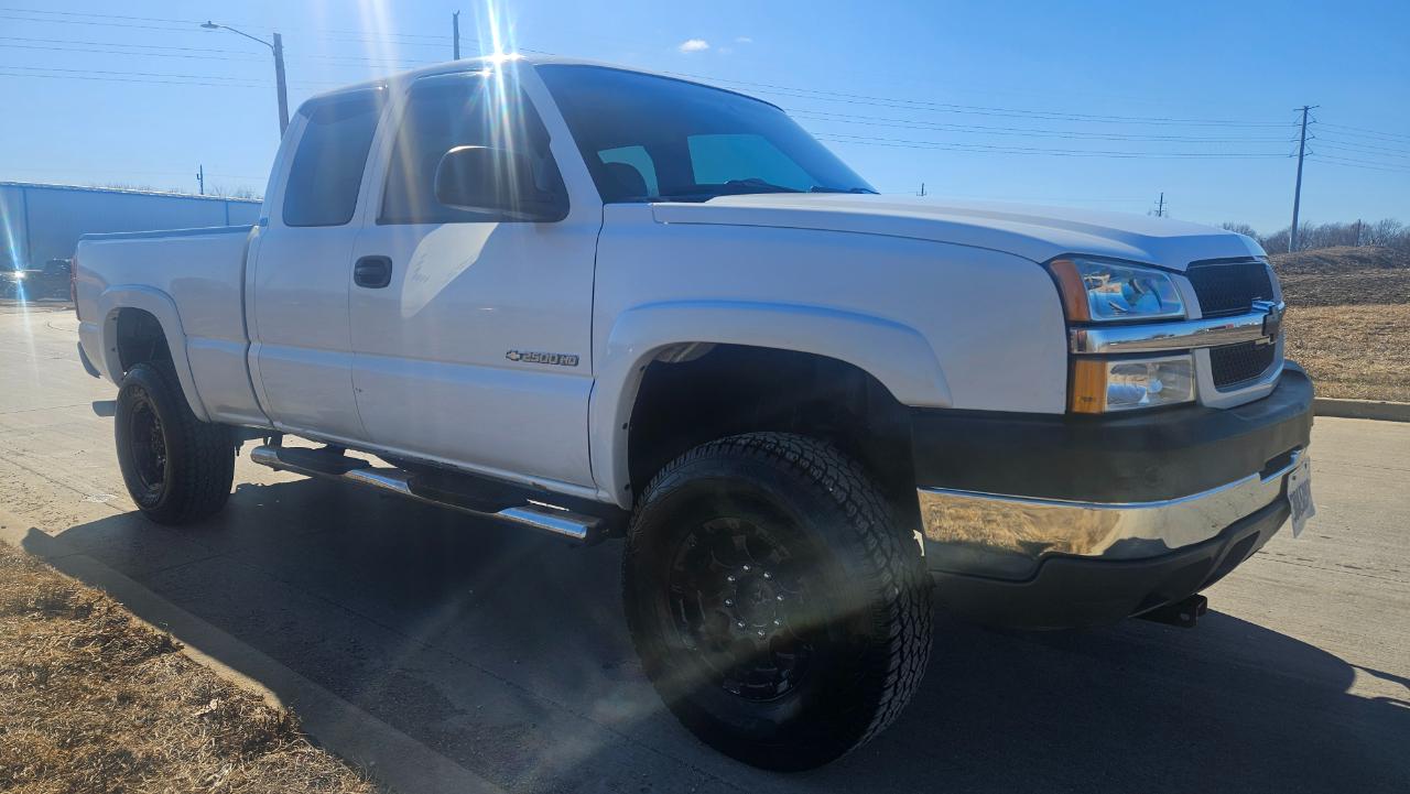Chevrolet Silverado 2500HD Ext Cab 143.5" WB 4WD LS 2004