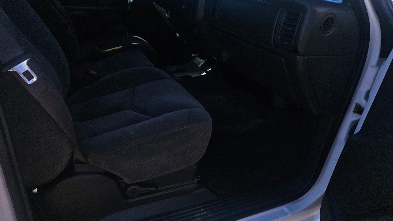 Chevrolet Silverado 2500HD Ext Cab 143.5" WB 4WD LS 2004