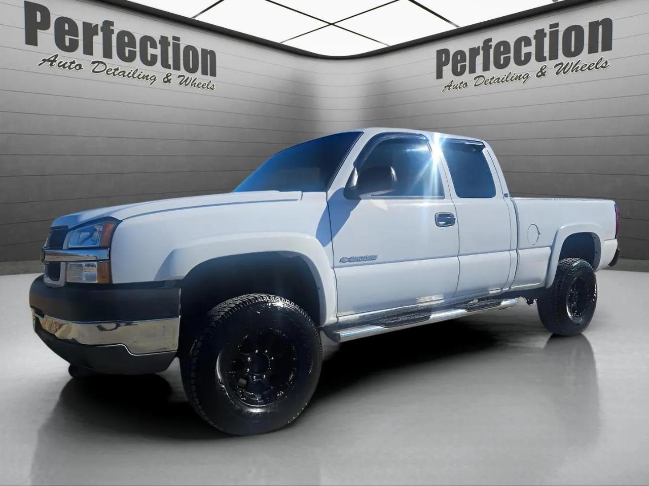 Chevrolet Silverado 2500HD Ext Cab 143.5" WB 4WD LS 2004