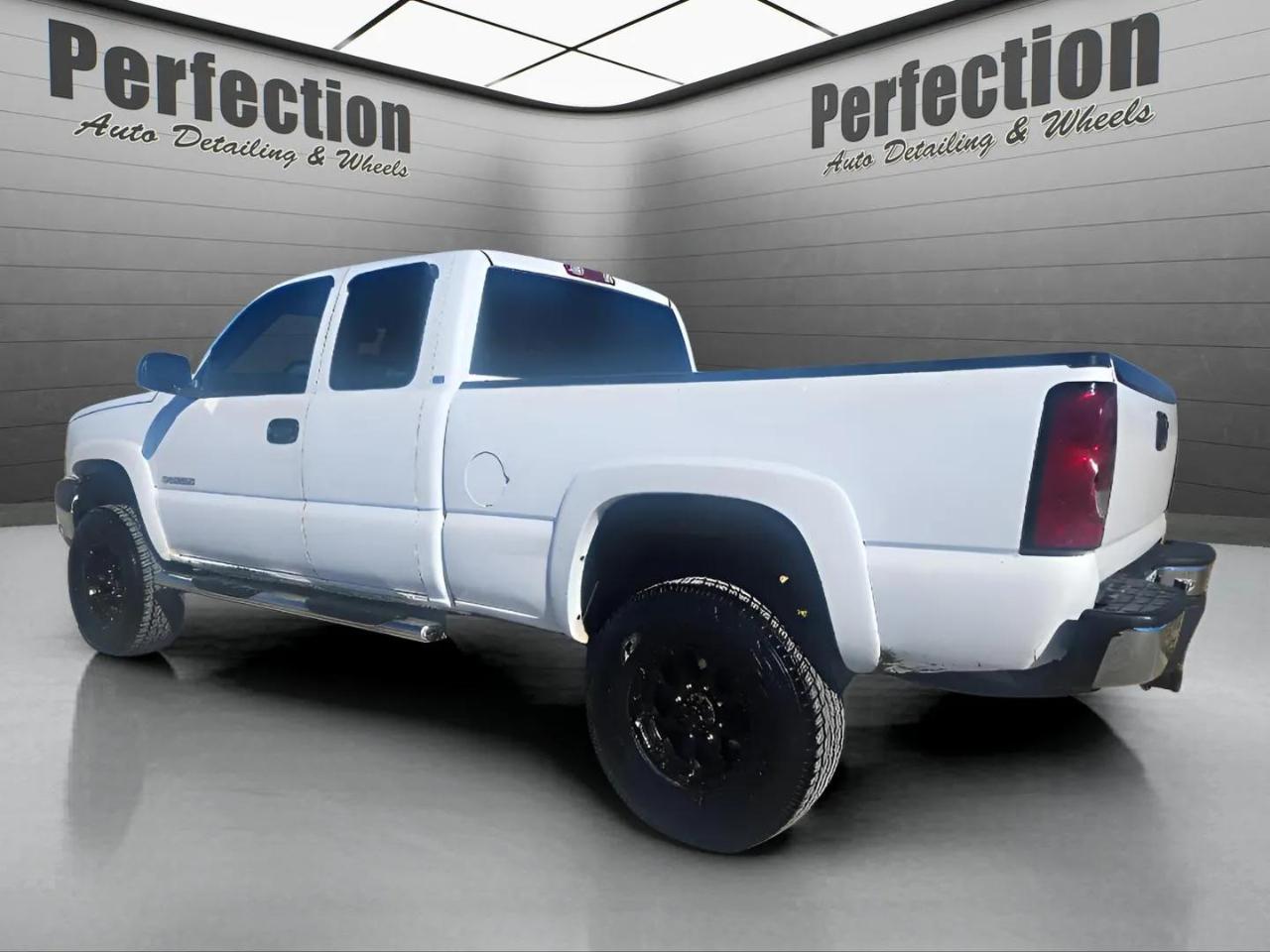 Chevrolet Silverado 2500HD Ext Cab 143.5" WB 4WD LS 2004