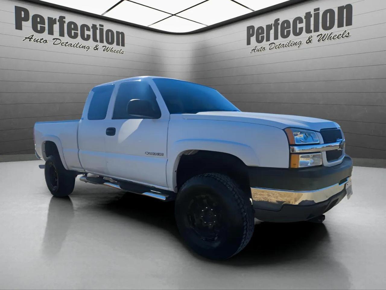 Chevrolet Silverado 2500HD Ext Cab 143.5" WB 4WD LS 2004