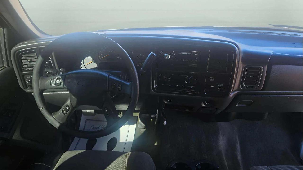 Chevrolet Silverado 2500HD Ext Cab 143.5" WB 4WD LS 2004