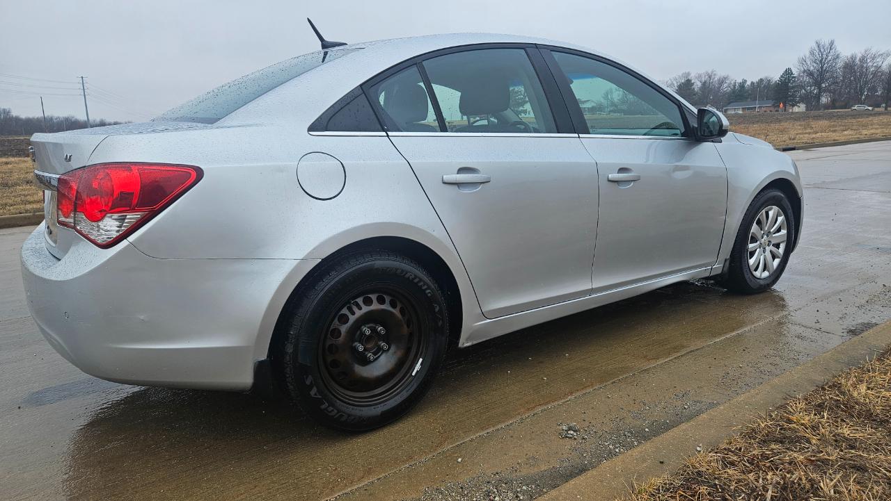 Chevrolet Cruze 4dr Sdn LT w/1LT 2011