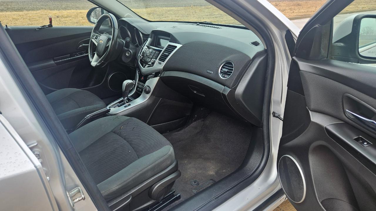 Chevrolet Cruze 4dr Sdn LT w/1LT 2011