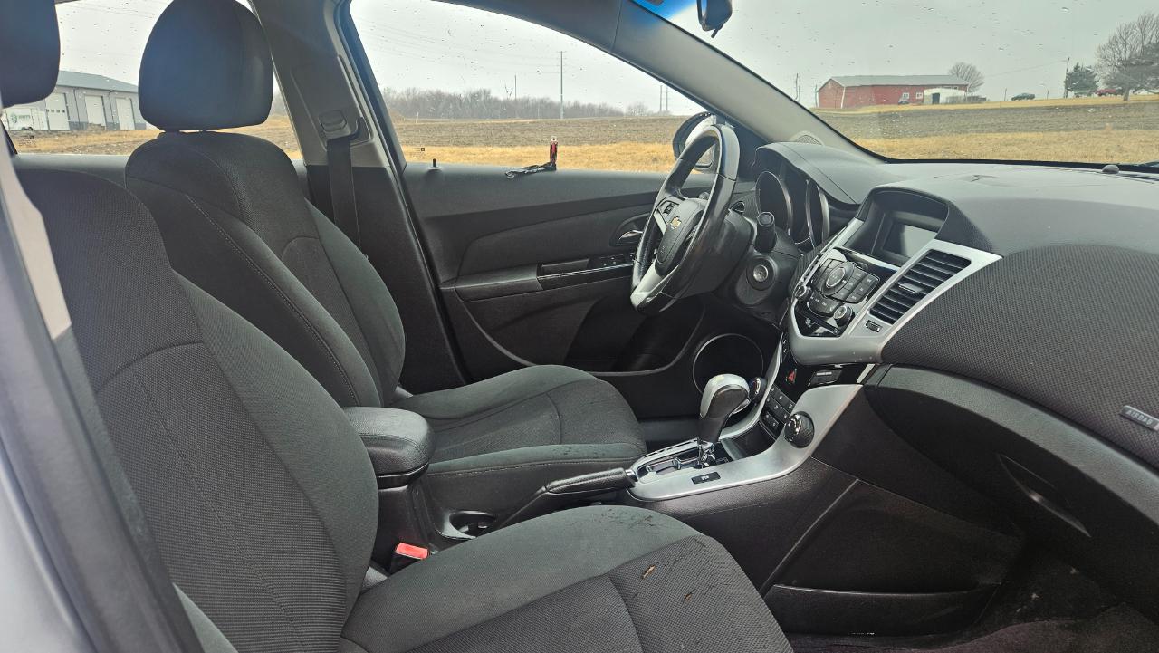 Chevrolet Cruze 4dr Sdn LT w/1LT 2011