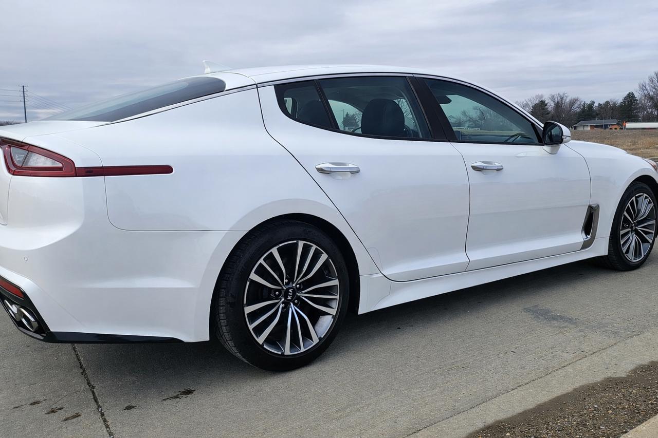 Kia Stinger Premium AWD 2019