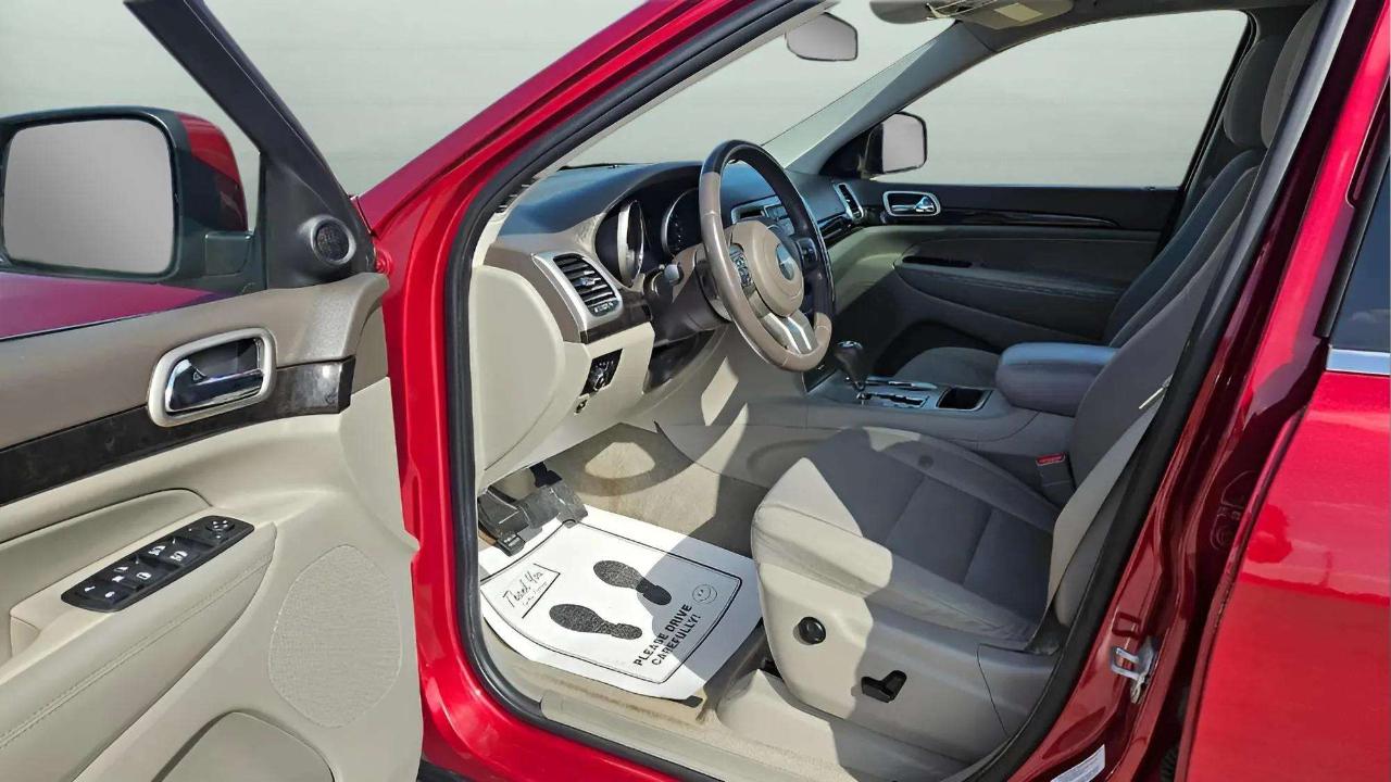 Jeep Grand Cherokee 4WD 4dr Laredo 2012